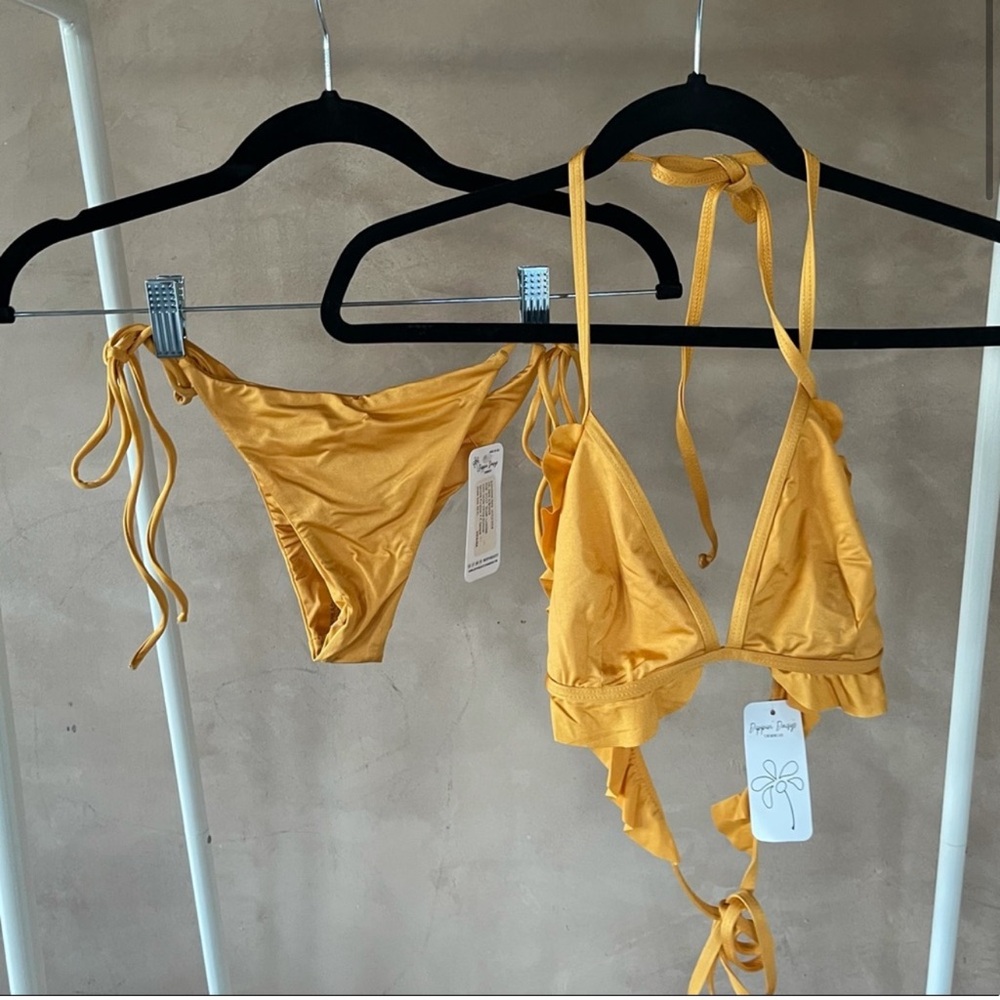 NWT Lulu's Yellow Ruffled Two Piece Bikini Swimsuit Size Small
